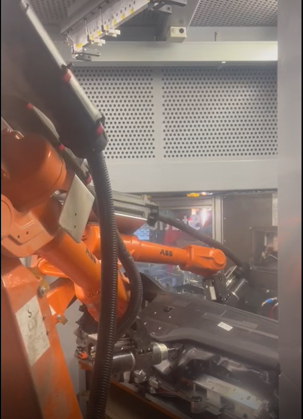 IMT HF Robot80系列汽车内饰切削去毛刺
